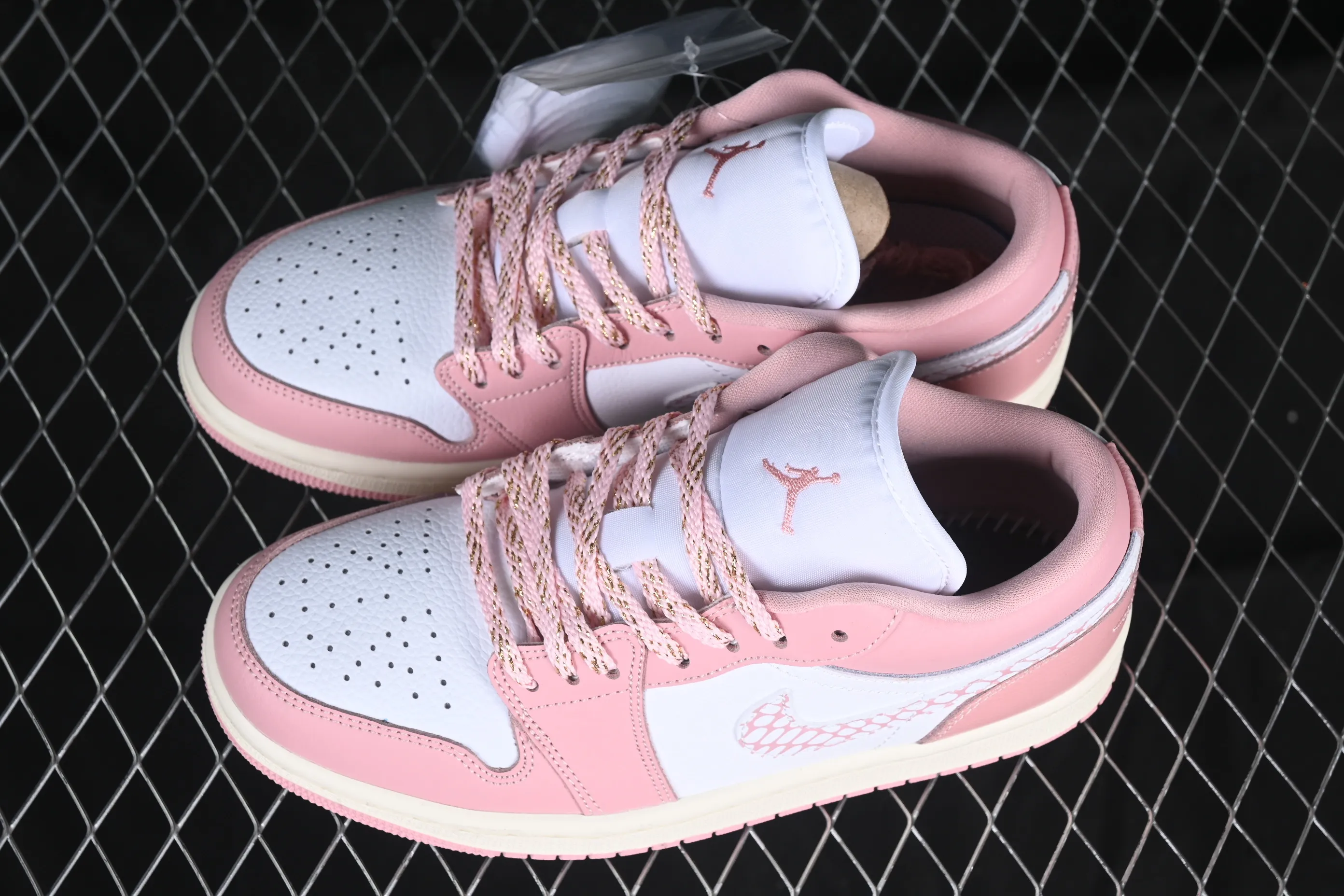 All categories Air Jordan Jordan series basketball shoes Air Jordan 1 Low Air Jordan 1 Low AJ1 Joe 1 customized model white pink low-top cultural and leisure sports sneakers DC0774-162